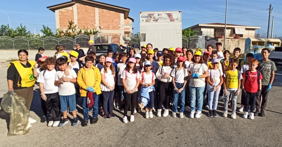 Giornata di Legambiente “ Puliamo il mondo…per un clima di pace “.